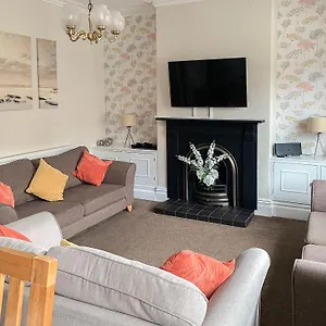 Upper Floors At The Lawns Holiday home